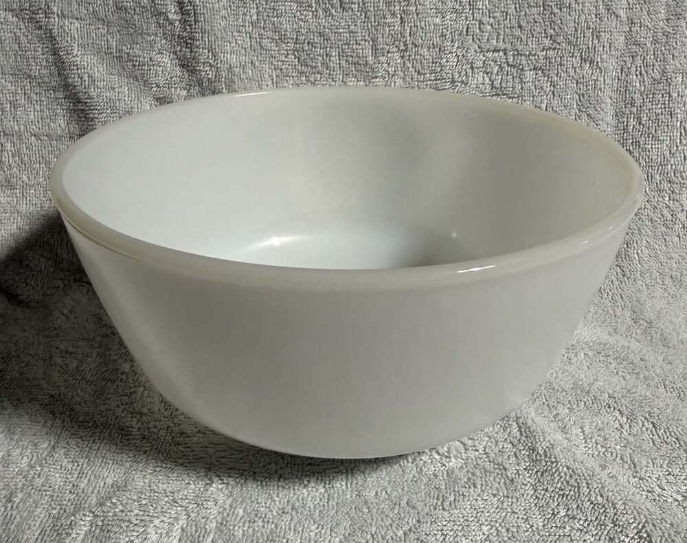 Anchor Hocking Mixing Bowl 8.5 Inch White Milk Glass